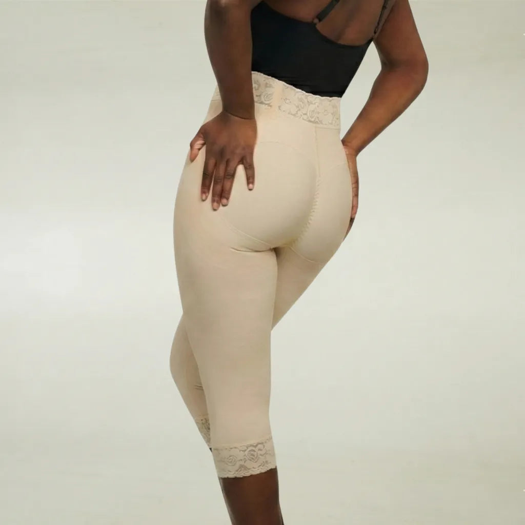 malla compresiva medica para lipedema vista trasera nude Paloma Sahid