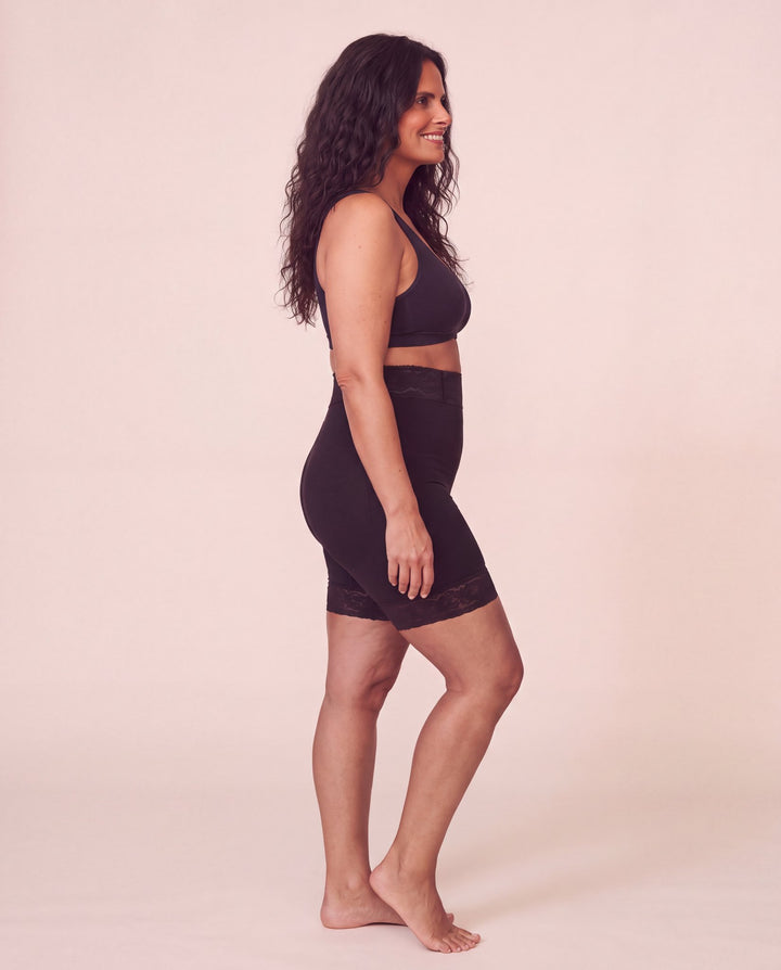Faja Corta Compress negra, vista de perfil
