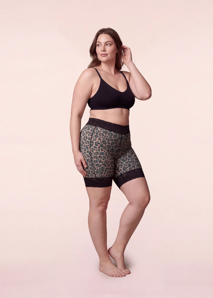faja corta compresion 20/30 mmHg celulitis lipedema animal print vista frontal Paloma Sahid
