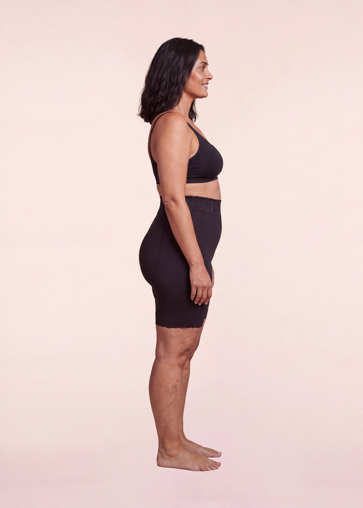 Faja Corta Compress negra, vista de perfil