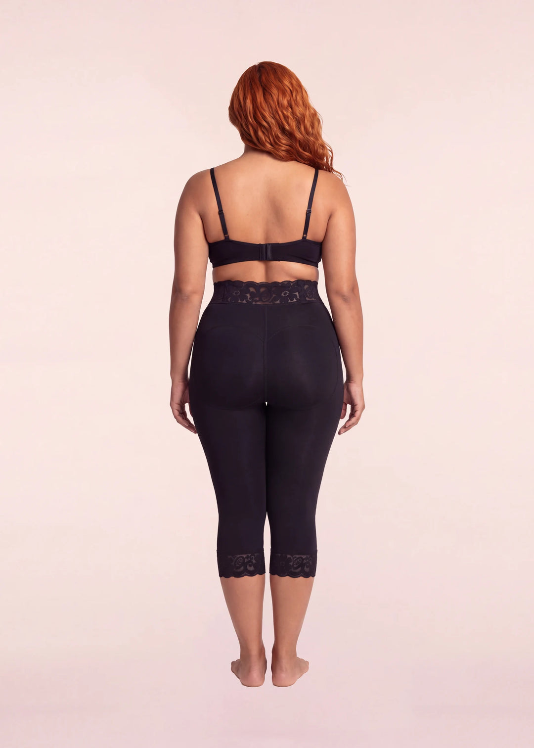 Faja larga de compresión negra Paloma Sahid, vista posterior