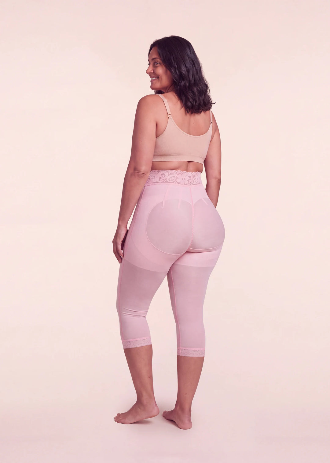 Faja larga de compresión rosada Paloma Sahid, vista posterior