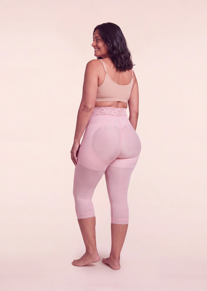 Faja larga de compresión rosada Paloma Sahid, vista posterior